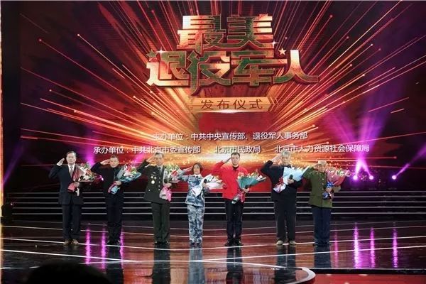 當他講起當年的故事，80多歲的妻子眼中滿(mǎn)是崇拜的目光-云南能投軍創(chuàng  )產(chǎn)業(yè)投資有限公司