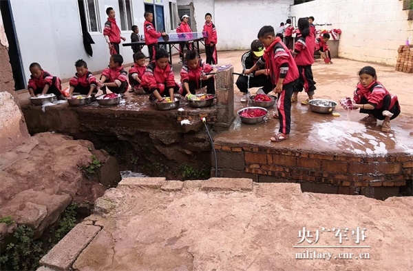 中國退役軍人丨謝彬蓉：綻放在大涼山上的軍中綠花