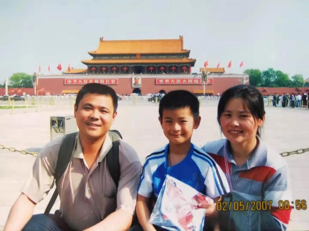 周定滿(mǎn)：從外出闖蕩到回鄉創(chuàng  )業(yè)，在鄉愁里復蘇的致富夢(mèng)想-云南能投軍創(chuàng  )產(chǎn)業(yè)投資有限公司