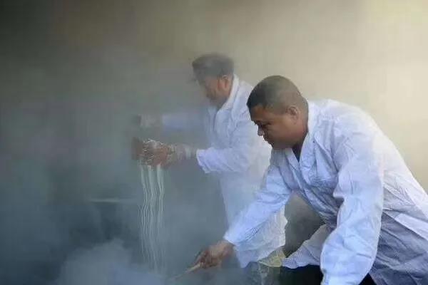 周定滿(mǎn)：從外出闖蕩到回鄉創(chuàng  )業(yè)，在鄉愁里復蘇的致富夢(mèng)想-云南能投軍創(chuàng  )產(chǎn)業(yè)投資有限公司