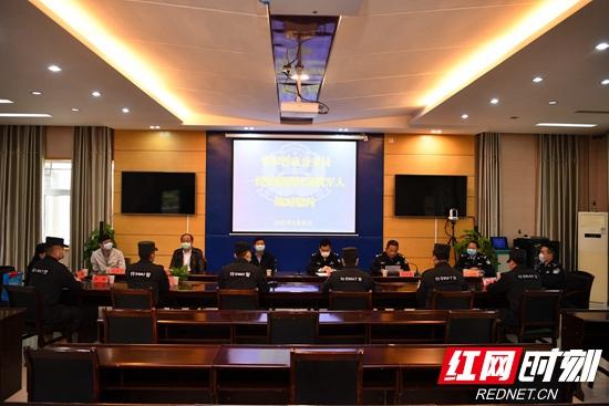 01.jpeg 若有戰 召必回 戰必勝——張家界公安退役軍人抗疫中兌現誓言-云南能投軍創(chuàng )產(chǎn)業(yè)投資有限公司