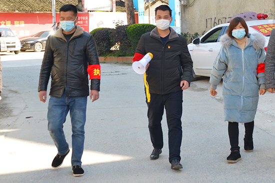 戰“疫”一線(xiàn) 退役軍人向旗而行