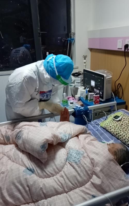 抗擊疫情，這對上海退役軍人夫婦齊上陣……