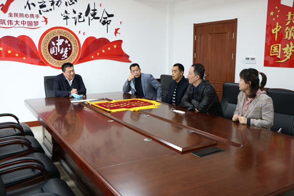 02.png 人心換人心 瑪瑙兌黃金 隨調家屬為山西省晉中市退役軍人事務(wù)局送錦旗-云南能投軍創(chuàng )產(chǎn)業(yè)投資有限公司