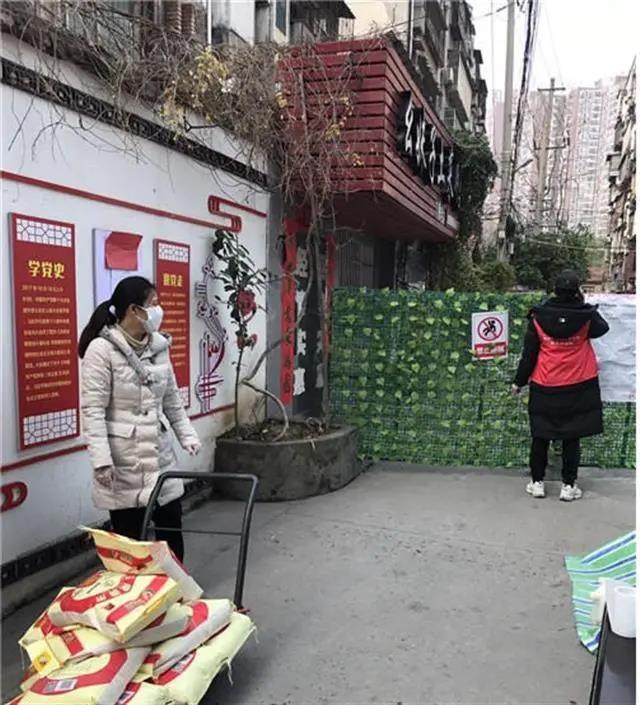 02.jpg 退伍女兵萬(wàn)謙:戰疫顧家兩不誤-云南能投軍創(chuàng )產(chǎn)業(yè)投資有限公司