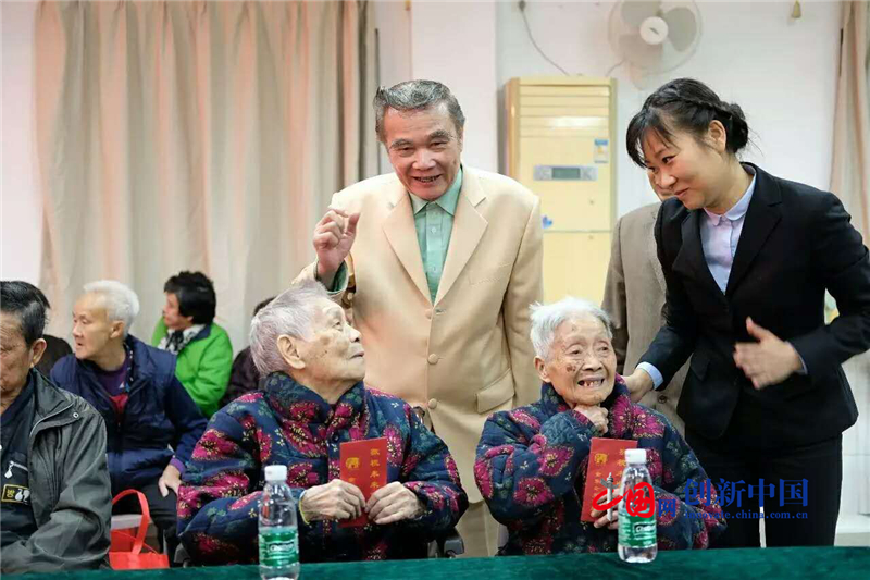 把擁軍當作事業(yè) 廣州企業(yè)家謝仲馀父女三人創(chuàng  )新?lián)碥姟皞鲙蛶А? /></p>
<p><span style=