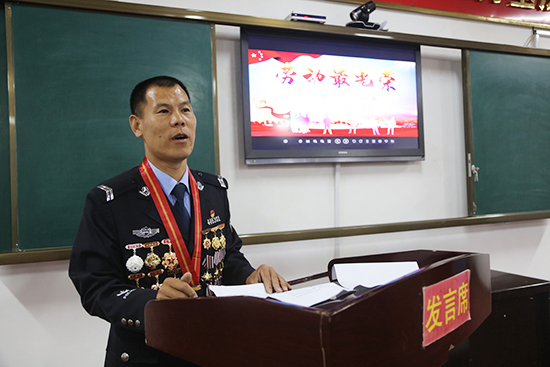 03.jpg 扎根邊疆——11次立功“全國模范退役軍人”的初心與使命-云南能投軍創(chuàng )產(chǎn)業(yè)投資有限公司