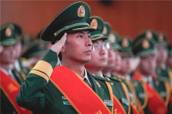 央廣軍事短評丨自主擇業(yè)軍轉干部：戎裝雖解，軍魂猶在，歲月流逝，本色不改