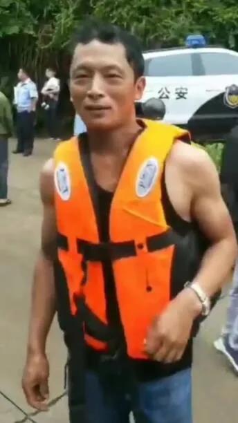 退伍不褪色！80后退役軍人勇救落水司機