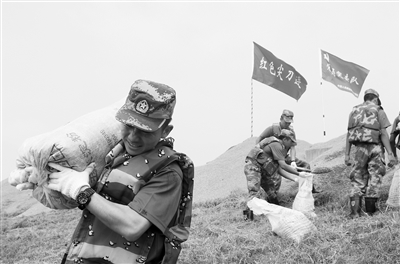 一聲“集結號”萬(wàn)千老兵歸——抗洪搶險一線(xiàn)退役軍人奮戰身影擷錄