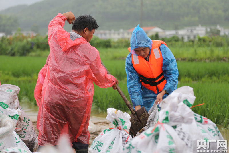 李壽來(lái)：才下軍旅前哨，又上脫貧一線(xiàn)