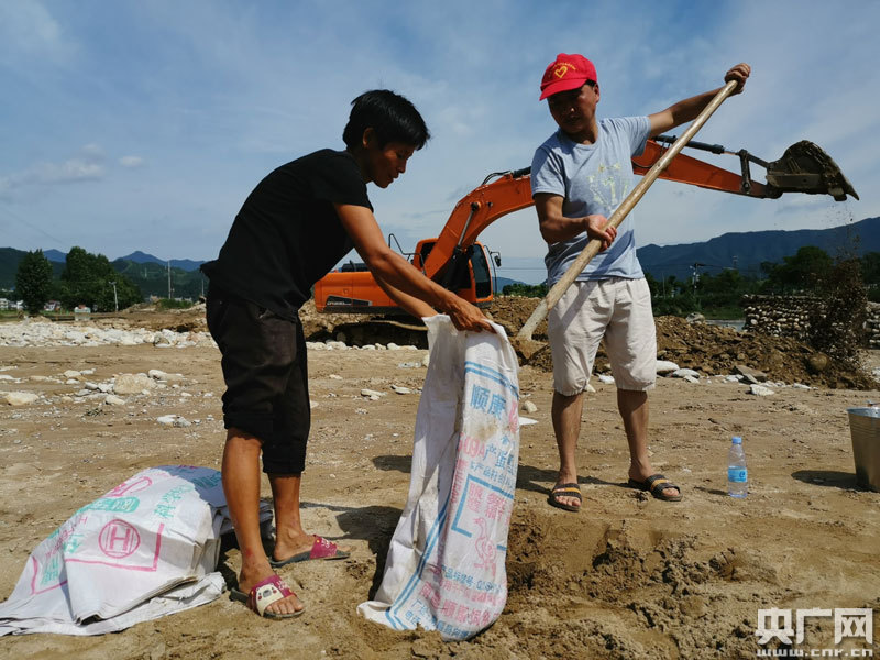 李壽來(lái)：才下軍旅前哨，又上脫貧一線(xiàn)