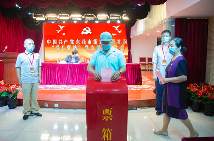 “花緣南里愛(ài)兵驛站”滿(mǎn)周歲 兩百名老兵服務(wù)社區發(fā)揮余熱-云南能投軍創(chuàng  )產(chǎn)業(yè)投資有限公司