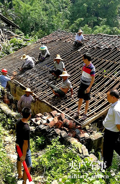 05.jpg 黃祖彪:從退伍兵到優(yōu)秀公務(wù)員-云南能投軍創(chuàng )產(chǎn)業(yè)投資有限公司