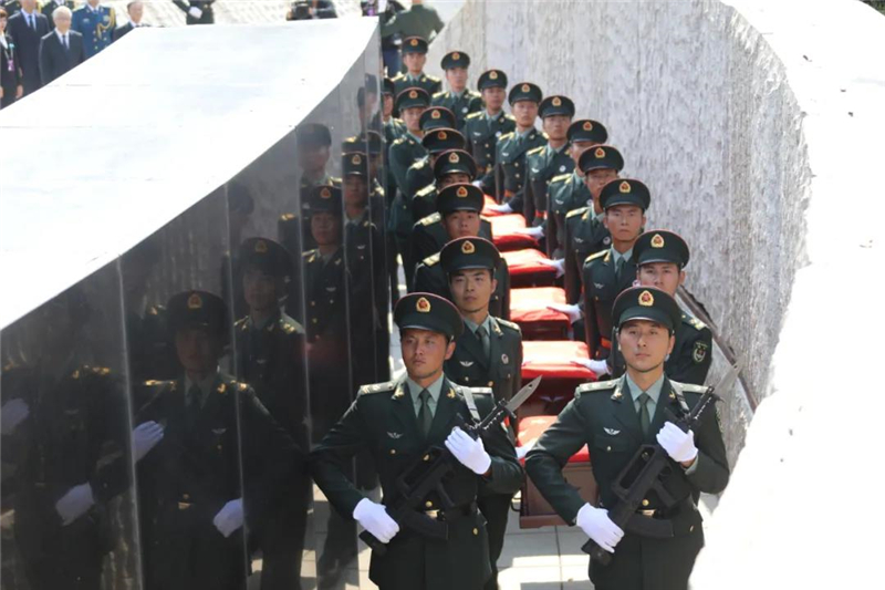 英魂入故土！?第七批在韓志愿軍烈士安葬儀式在沈陽(yáng)舉行