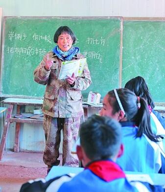 謝彬蓉：扎根大涼山支教的“鏗鏘玫瑰”