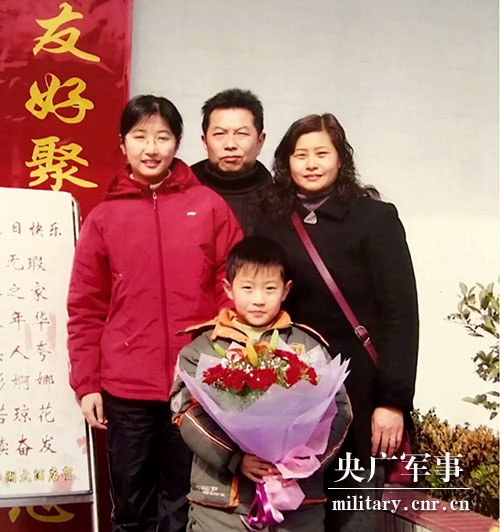 04.jpg 尹光新:假肢撐起的奮斗人生-云南能投軍創(chuàng )產(chǎn)業(yè)投資有限公司