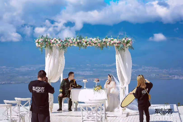 毛國強：致敬軍人愛(ài)情，定格浪漫時(shí)刻-云南能投軍創(chuàng  )產(chǎn)業(yè)投資有限公司