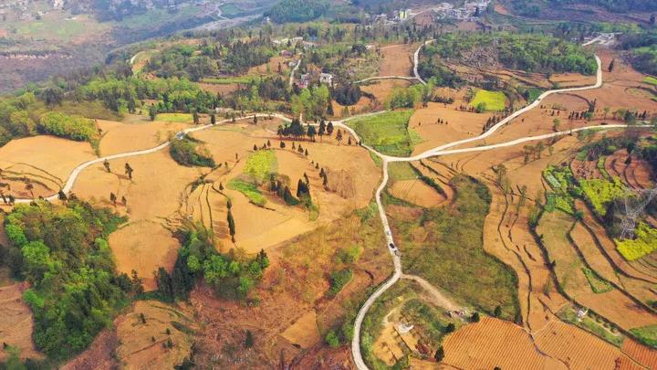 03.jpg 無(wú)字豐碑上 有你的名字——獻給在脫貧攻堅戰場(chǎng)犧牲的英烈-云南能投軍創(chuàng )產(chǎn)業(yè)投資有限公司