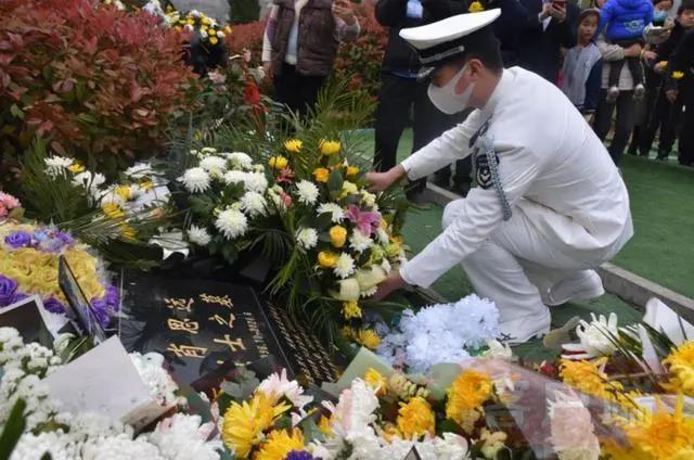 為國捐軀，國人銘記！數萬(wàn)群眾赴延津祭奠戍邊英烈肖思遠