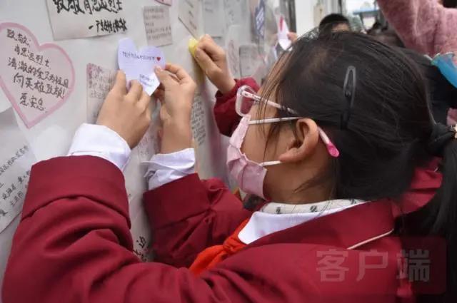 為國捐軀，國人銘記！數萬(wàn)群眾赴延津祭奠戍邊英烈肖思遠