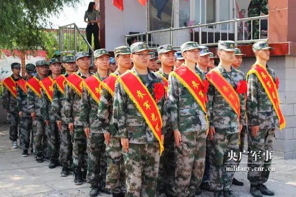趙佳樂(lè )：一位大學(xué)生士兵退伍返校的960天-云南能投軍創(chuàng  )產(chǎn)業(yè)投資有限公司