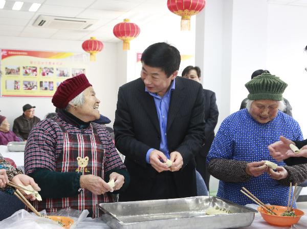 吳惠芳：脫下軍裝，扛起擔當