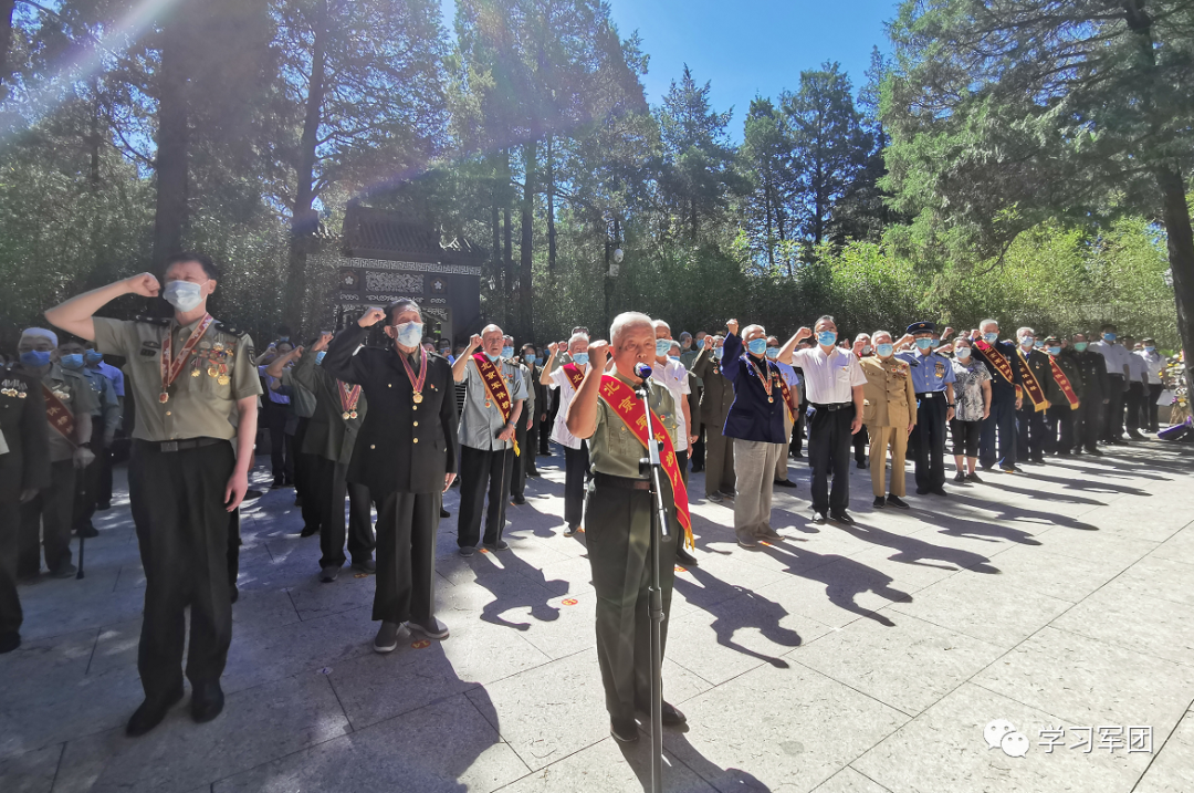 賡續紅色血脈 汲取奮進(jìn)力量 北京市百名軍隊離休退休干部黨員參加重溫入黨誓詞活動(dòng)-云南能投軍創(chuàng  )產(chǎn)業(yè)投資有限公司