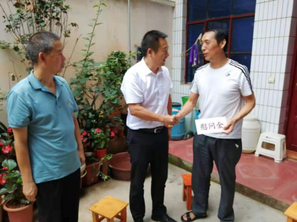 全省退役軍人事務(wù)系統組織開(kāi)展“七一”走訪(fǎng)慰問(wèn)活動(dòng)-云南能投軍創(chuàng  )產(chǎn)業(yè)投資有限公司