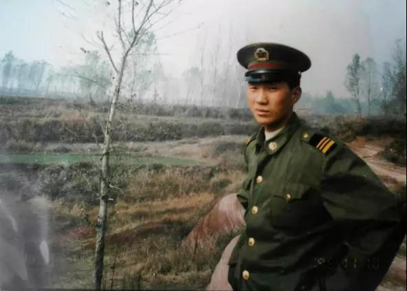 退役不褪色，暴雨中，這些退役軍人真給力