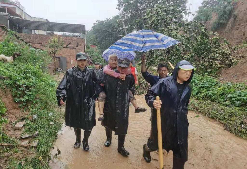 2.jpg 河南鞏義:退役軍人志愿服務(wù)隊 積極參與防汛救災工作-云南能投軍創(chuàng )產(chǎn)業(yè)投資有限公司