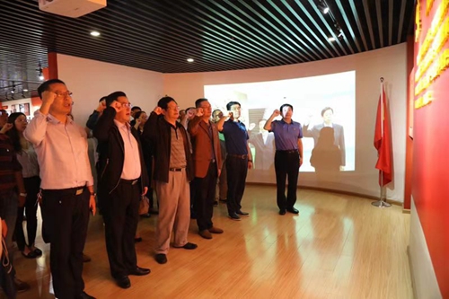 省退役軍人事務(wù)廳組織黨員干部參觀(guān)“不忘初心、牢記使命”主題教育檔案文獻展