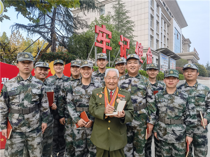 11.15媒體報道1.jpg 抗美援朝老兵授課 激發(fā)參訓民兵熱情-云南能投軍創(chuàng )產(chǎn)業(yè)投資有限公司