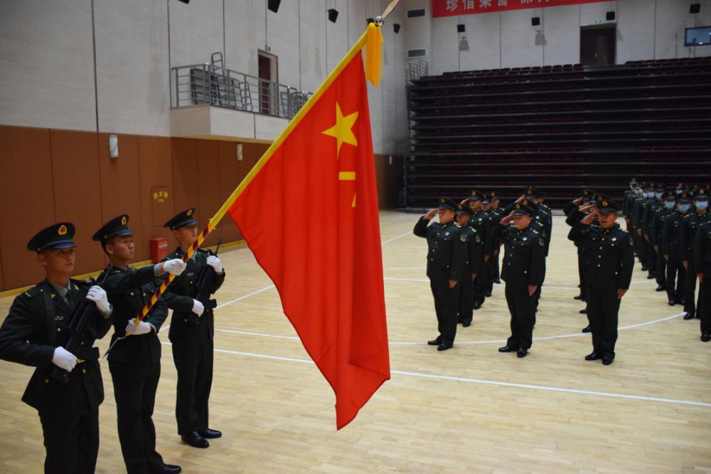 告別軍旗！戰略支援部隊某部舉行士兵退役儀式-云南能投軍創(chuàng  )產(chǎn)業(yè)投資有限公司