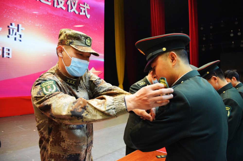 告別軍旗！戰略支援部隊某部舉行士兵退役儀式-云南能投軍創(chuàng  )產(chǎn)業(yè)投資有限公司