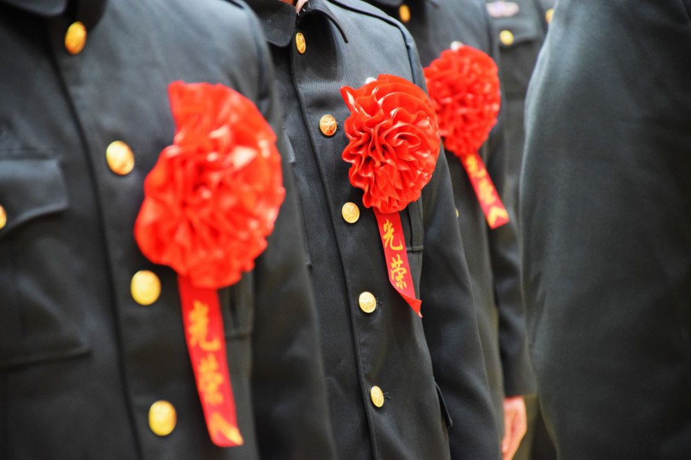 告別軍旗！戰略支援部隊某部舉行士兵退役儀式-云南能投軍創(chuàng  )產(chǎn)業(yè)投資有限公司