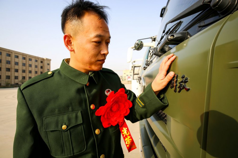 1228.jpg 退伍老兵的最后堅守:卸下肩章 卻沒(méi)有卸下責任-云南能投軍創(chuàng )產(chǎn)業(yè)投資有限公司