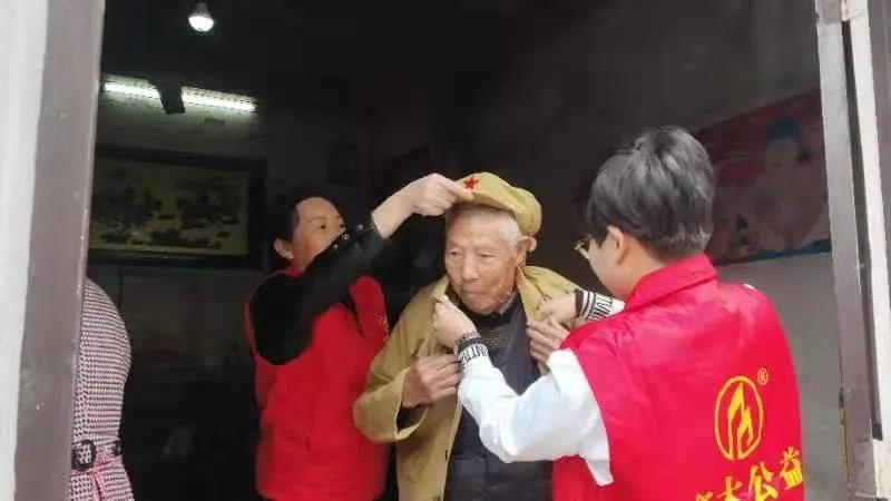 這張大“合影”，太珍貴了！