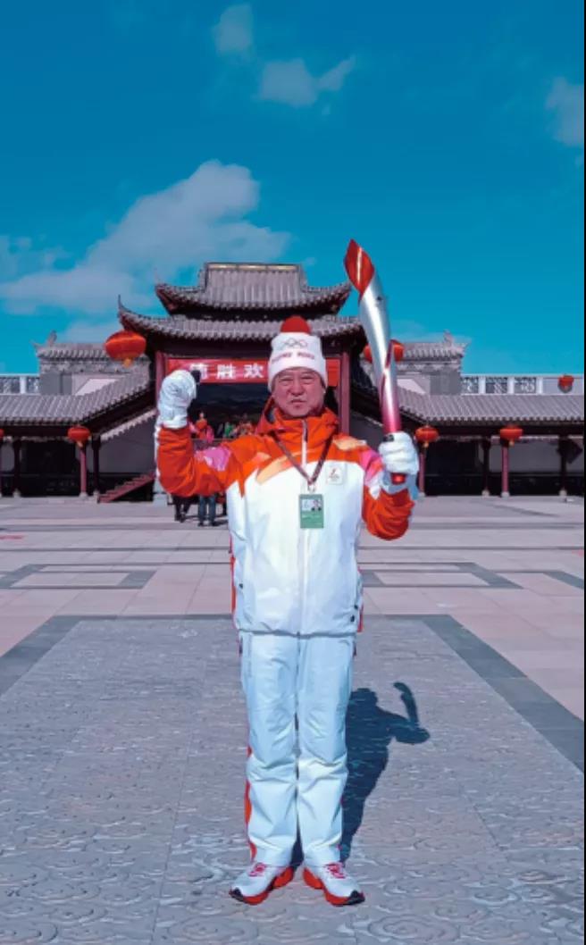 向戰友們傳遞奧林匹克精神——記冬奧會(huì )火炬手、全國模范退役軍人通占元