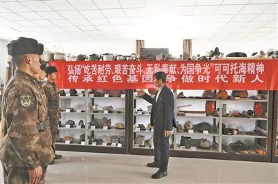 退役老兵30多年收集4000多件藏品，被譽(yù)為可可托海的“淘寶人”