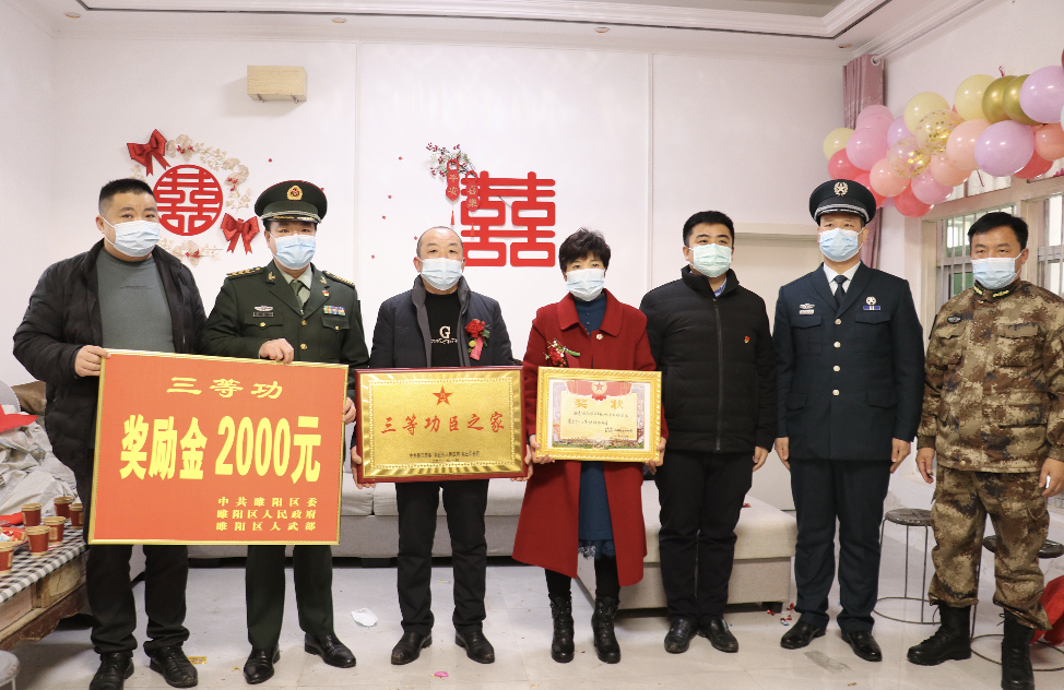 雙喜臨門(mén)！喜報送到婚禮現場(chǎng)