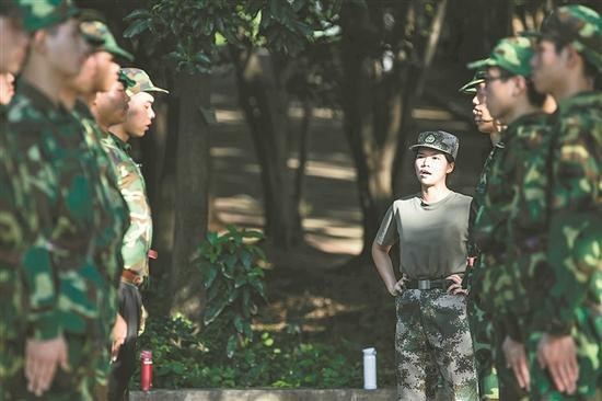 309c2370489023a670f21b.jpg 麥少梅:曾經(jīng)鏗鏘玫瑰特種兵 如今指導老兵就業(yè)創(chuàng )業(yè)-云南能投軍創(chuàng )產(chǎn)業(yè)投資有限公司