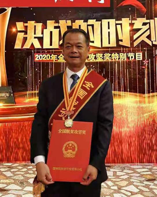 “橄欖綠”轉赴“新戰場(chǎng)”，黃沙地里“闖”出綠色扶貧路