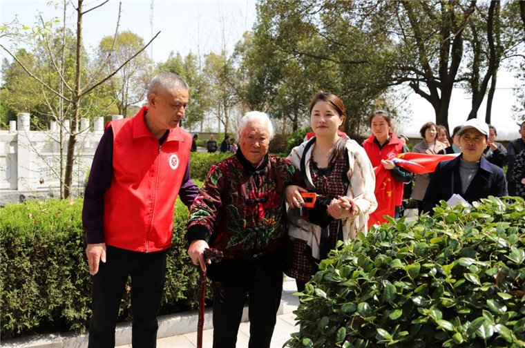 39年如一日，退伍老兵徐振理踏訪(fǎng)千山萬(wàn)水為英烈尋親