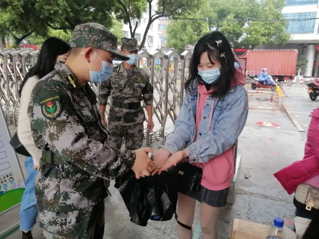 疫情不退老兵不退 退役軍人奮戰抗疫一線(xiàn)