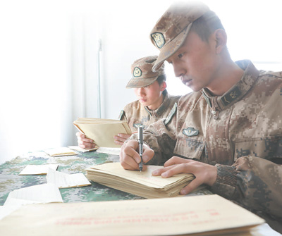 17ffc4cccb810146073375.jpg 扎根軍營(yíng)的三代人 一樣的信念一樣的情懷-云南能投軍創(chuàng )產(chǎn)業(yè)投資有限公司