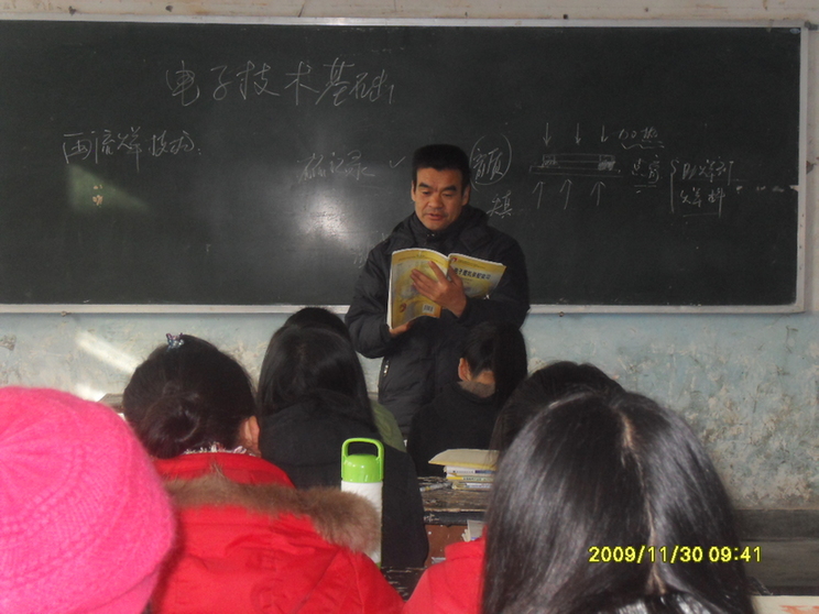 被質(zhì)疑“出風(fēng)頭”“作秀”的參戰老兵，堅持義務(wù)支教十余年
