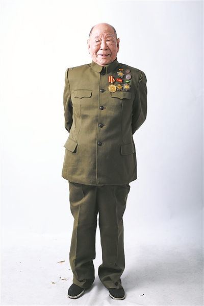 102歲老兵病床上囑咐孫女代交黨費的視頻讓人淚目……