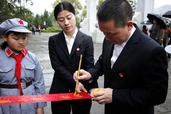 共青團中央宣傳部、退役軍人事務(wù)部宣傳中心聯(lián)合全國多地英雄烈士紀念設施開(kāi)展  2022年“清明祭英烈”主題紀念活動(dòng)——12小時(shí)慢直播 云端寄哀思