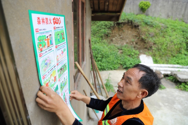 四川廣安：父子兩代人，青春換青山